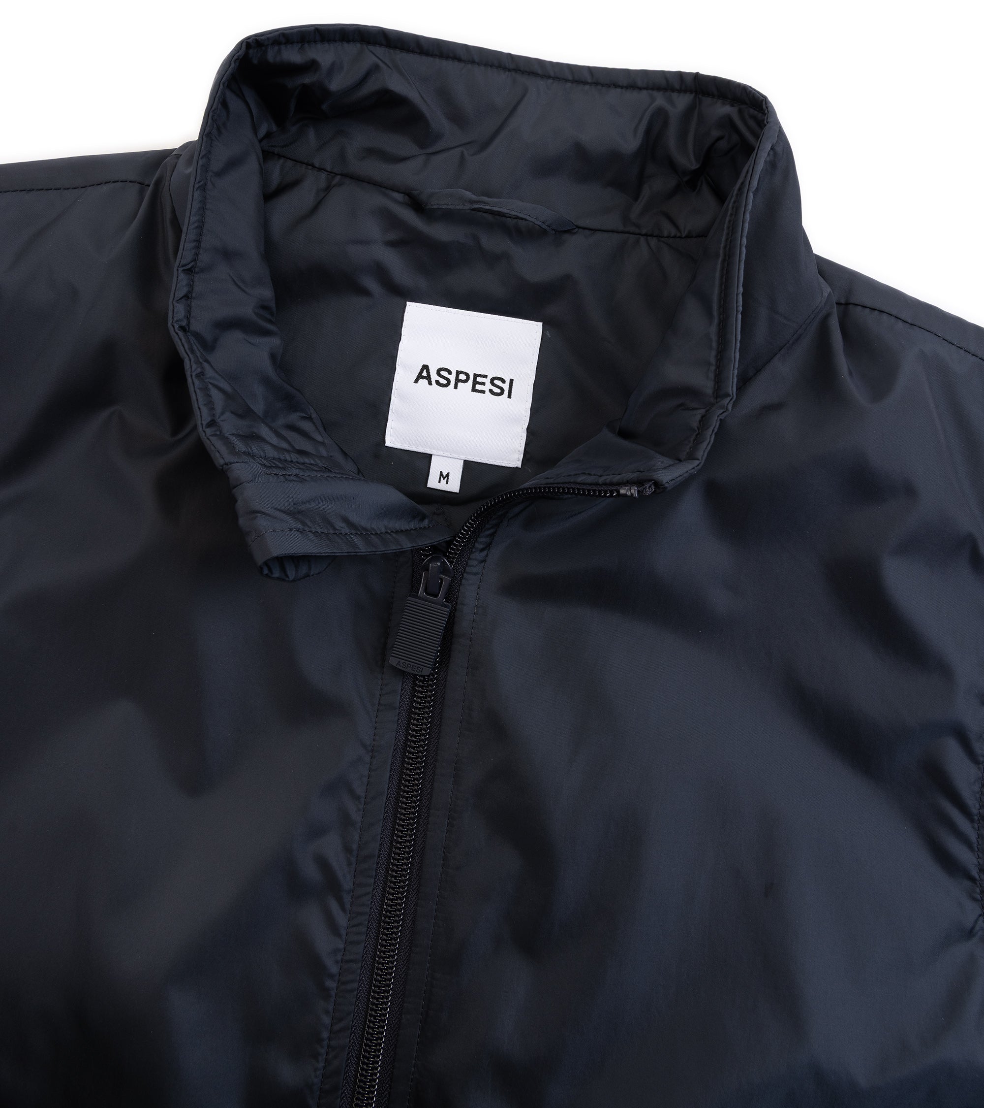 Aspesi Vernes gilet in navy nylon, close-up of the zip, collar and Aspesi label.