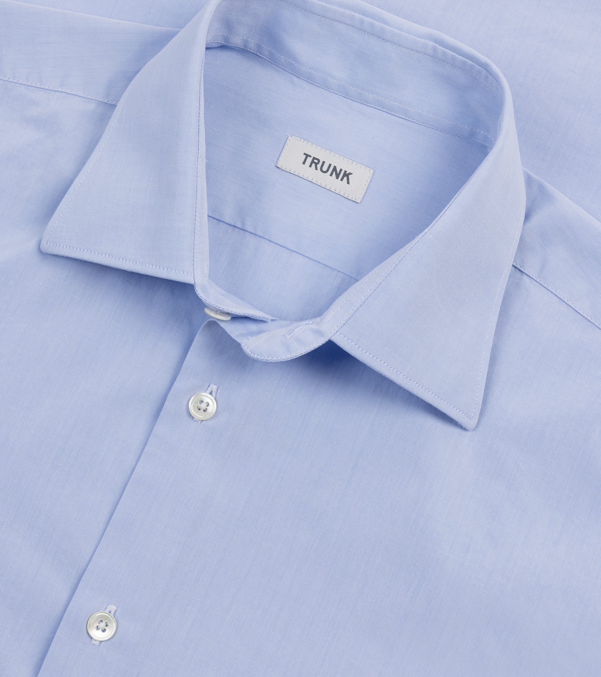 Trunk Allsop cotton poplin formal shirt in light blue, close-up of the collar and cuff.