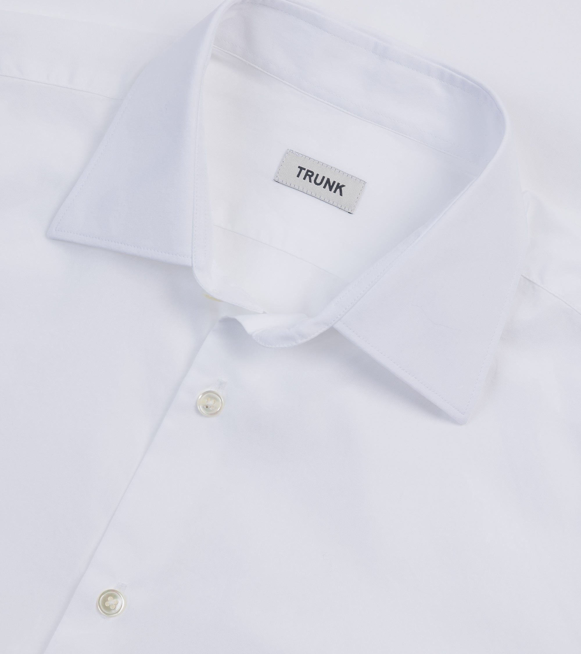 Trunk Allsop cotton poplin formal shirt in white, close-up of the collar and cuff.